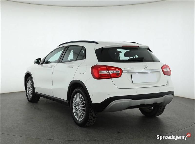 Używany Mercedes GLA180 2019 Biały SUV