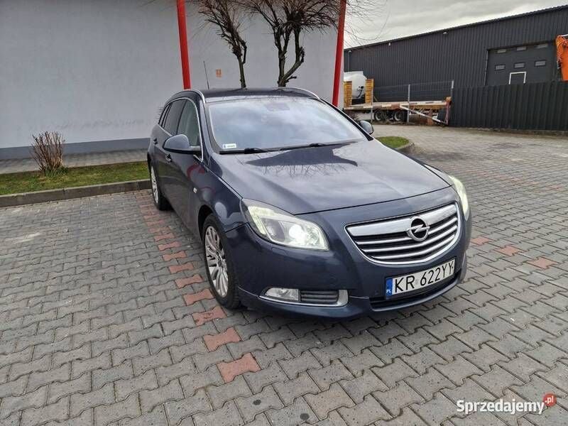 Używany Opel Insignia 2010 Grafitowy Sedan/Limuzyna