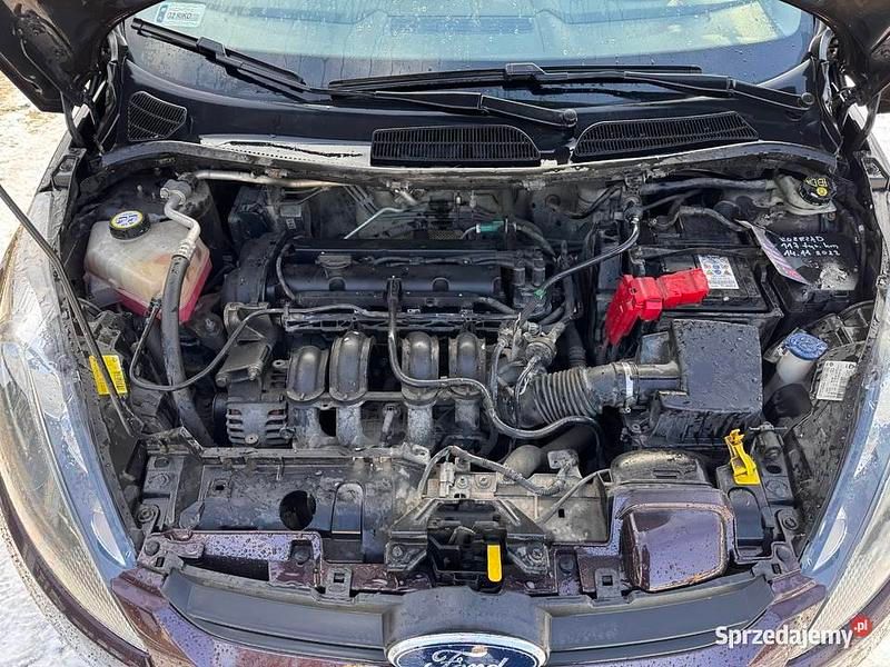 Używany Ford Fiesta 2011 Bordowy Hatchback