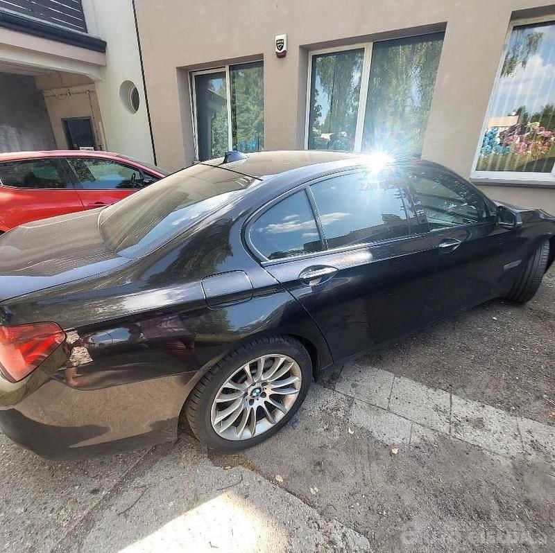 Używany BMW 740 2013 Czarny Sedan/Limuzyna