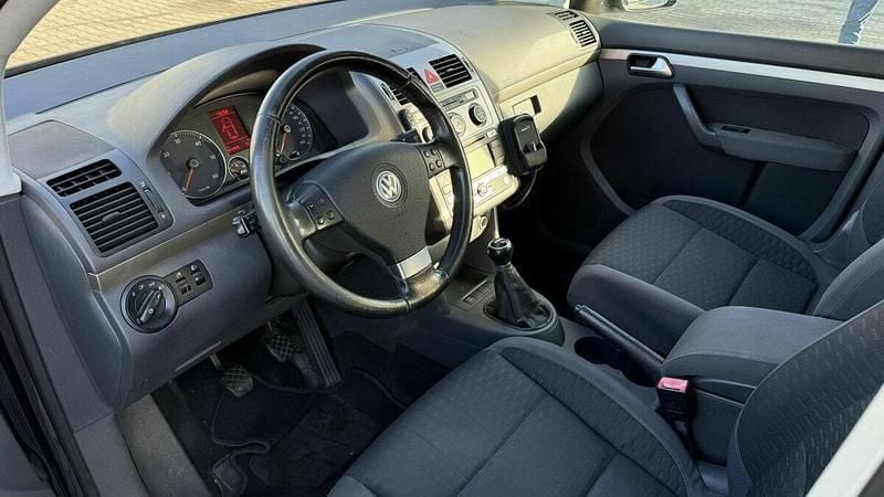 Używany VW Touran 105 KM (77 kW) 2008 Czarny Minivan