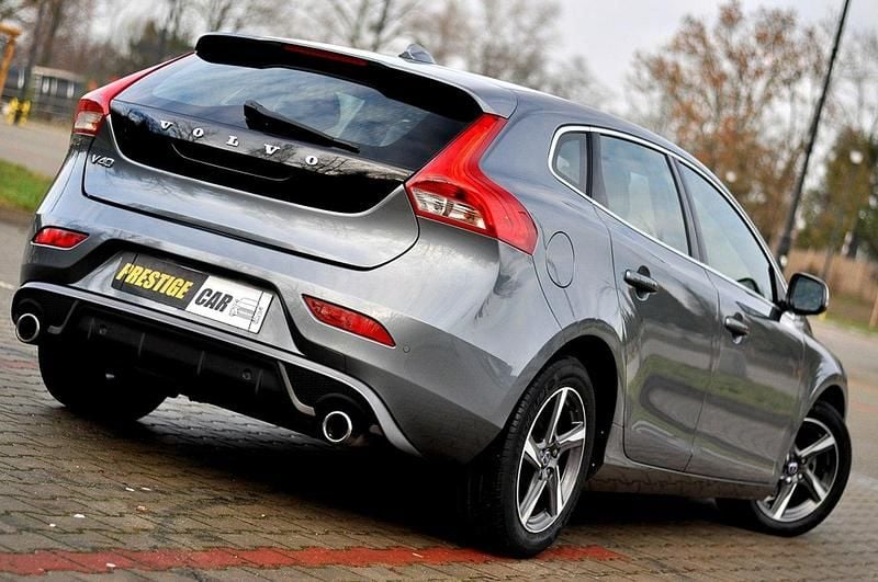 Używany Volvo V40 R-Design 120 KM (88 kW) 2015 Szary (metalik) Sedan/Limuzyna