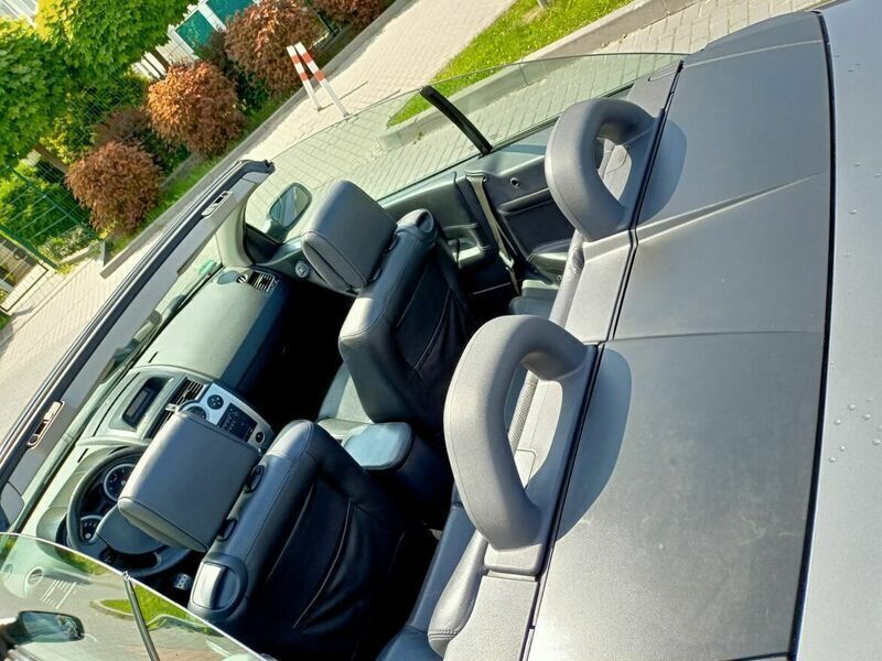 Srebrny Używany 2004 Renault Mégane Cabriolet Kabriolet | 10 500 zł - Obraz 1/4