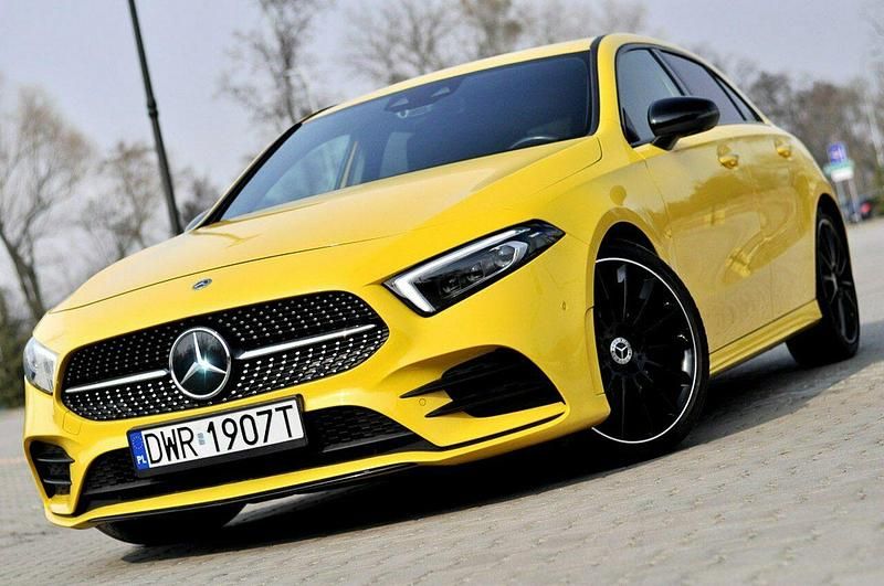 Używany Mercedes A180 AMG 116 KM (85 kW) 2021 Żółtozłoty Hatchback
