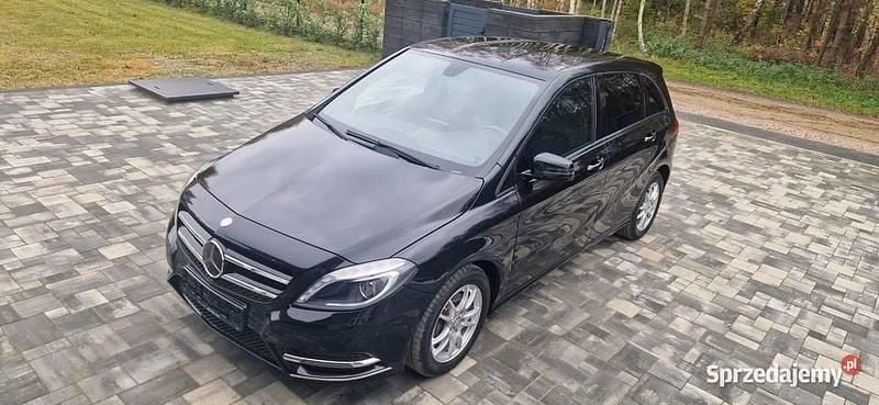 Czarny Używany 2013 Mercedes B180 Minivan | 34 499 zł (Dobra cena) - Obraz 1/4