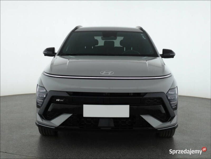 Szary Używany 2023 Hyundai Kona SUV | 116 999 zł (Uczciwa cena) - Obraz 1/4
