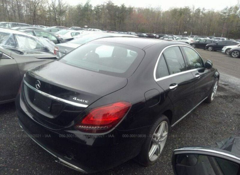 Używany Mercedes C300 255 KM (187 kW) 2019 Czarny Sedan/Limuzyna