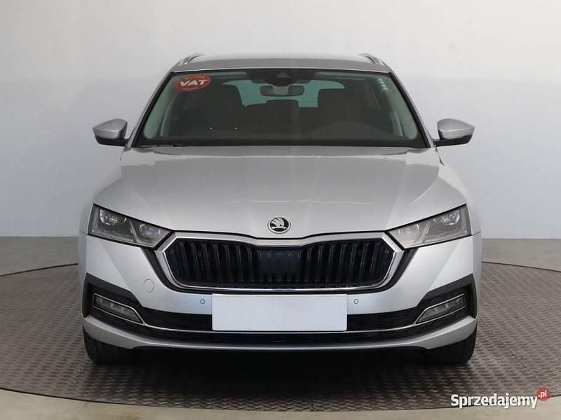 Srebrny Używany 2022 Skoda Octavia Kombi | 77 999 zł (Uczciwa cena) - Obraz 1/4