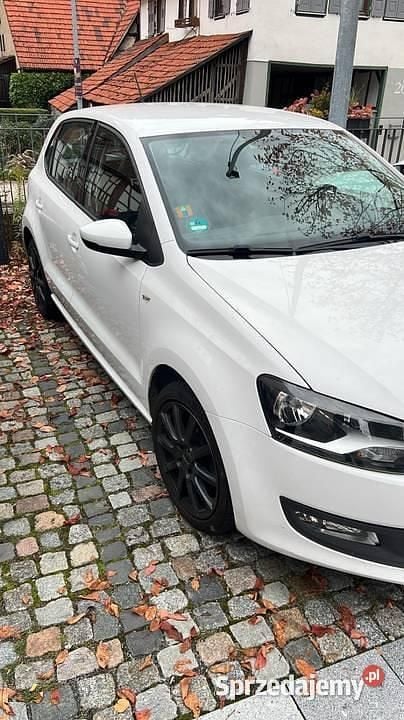 Biały Używany 2012 VW Polo Hatchback | 19 999 zł (Uczciwa cena) - Obraz 1/4