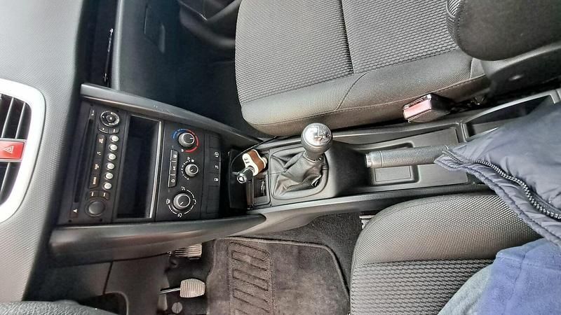 Czerwony Używany 2010 Peugeot 207 Hatchback | 13 000 zł (Dość drogi) - Obraz 1/4