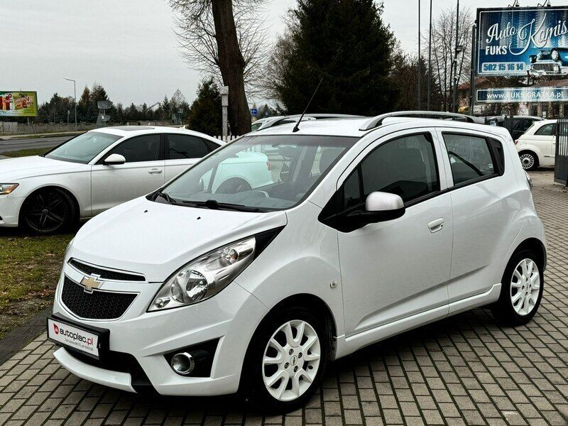 Biały Używany 2012 Chevrolet Spark Hatchback | 15 900 zł (Uczciwa cena) - Obraz 1/4