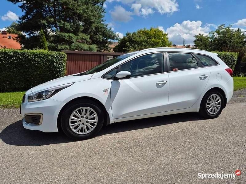 Biały Używany 2018 Kia Ceed 2 Kombi | 35 000 zł (Dobra cena) - Obraz 1/4