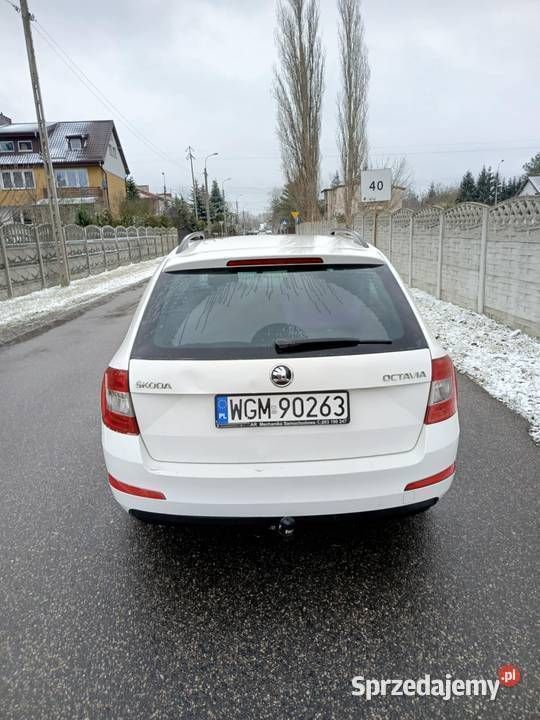 Biały Używany 2016 Skoda Octavia Kombi | 13 300 zł (Super Cena) - Obraz 1/4