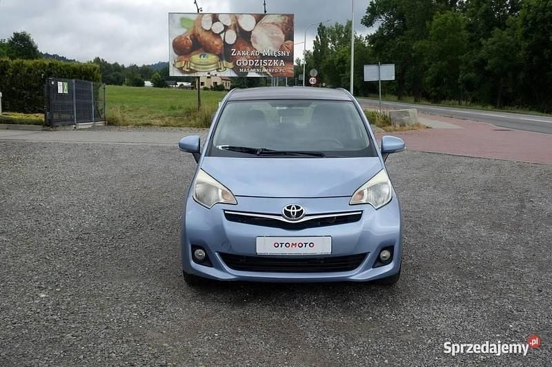 Niebieski Używany 2011 Toyota Verso-S Minivan | 18 900 zł - Obraz 1/4