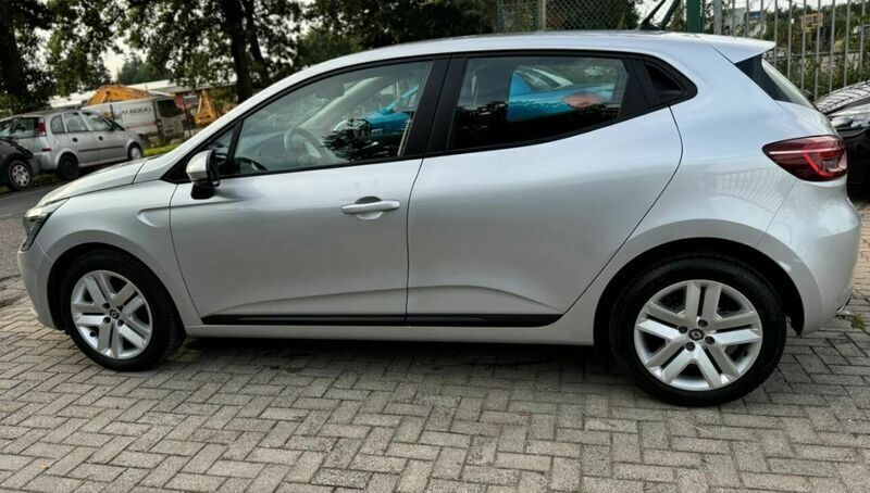 Srebrny Używany 2021 Renault Clio V Hatchback | 36 000 zł (Super Cena) - Obraz 1/4
