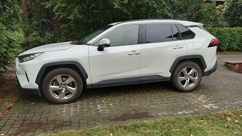 Biały Używany 2021 Toyota RAV4 SUV | 134 000 zł (Drogi) - Obraz 1/4