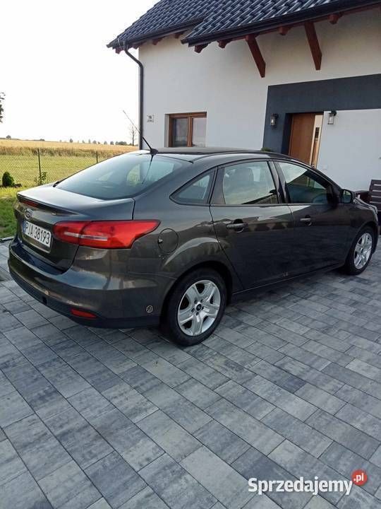 Granatowy Używany 2016 Ford Focus Sedan/Limuzyna | 27 900 zł - Obraz 1/4