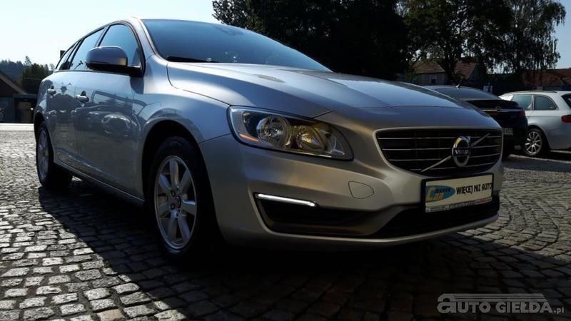 Używany Volvo V60 114 KM (83 kW) 2013 Srebrny metalik Kombi
