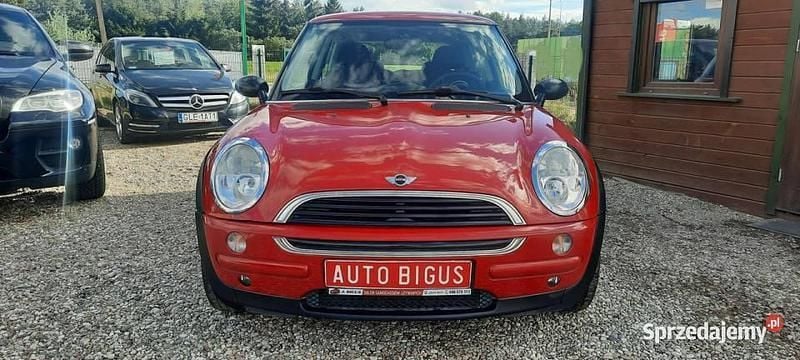 Czerwony Używany 2002 Mini ONE Hatchback | 9900 zł (Uczciwa cena) - Obraz 1/4