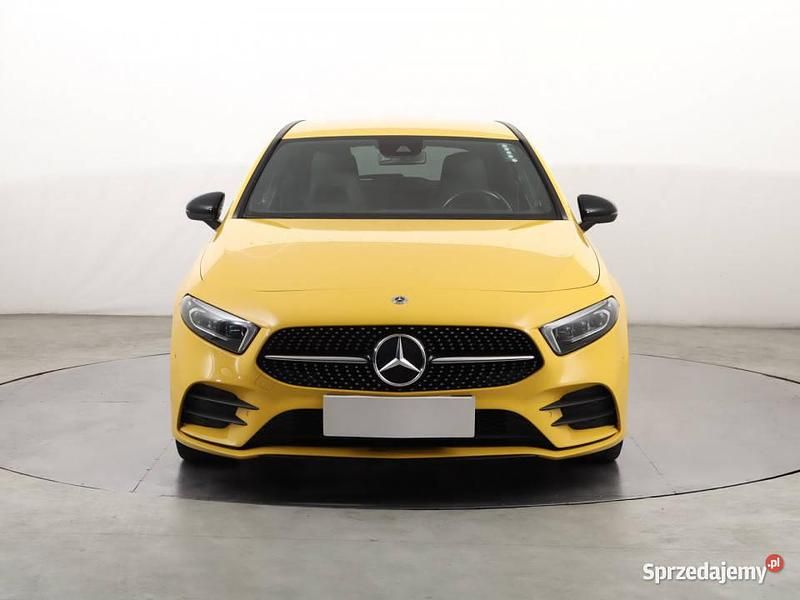 Żółty Używany 2022 Mercedes A200 Hatchback | 109 999 zł (Dość drogi) - Obraz 1/4