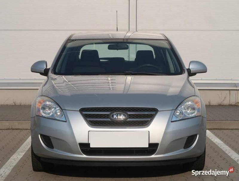 Srebrny Używany 2008 Kia Ceed Hatchback | 4499 zł (Super Cena) - Obraz 1/4