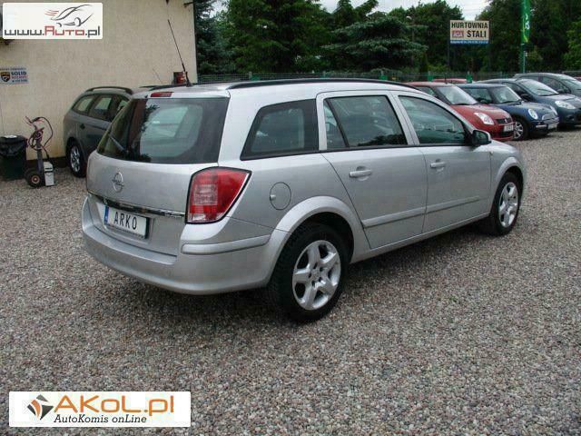 Używany Opel Astra 110 KM (80 kW) 2008 Srebrny (metalik) Sedan/Limuzyna