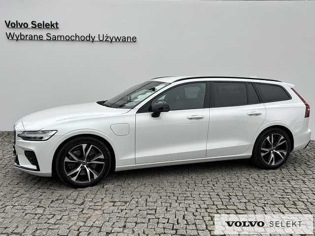 Biały Używany 2022 Volvo V60 Kombi | 154 900 zł (Uczciwa cena) - Obraz 1/3