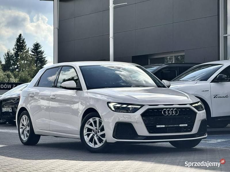 Biały Używany 2022 Audi A1 Hatchback | 79 900 zł (Dobra cena) - Obraz 1/4