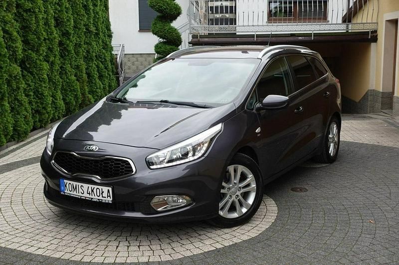 Szary Używany 2015 Kia Ceed 2 Kombi | 35 900 zł (Uczciwa cena) - Obraz 1/4
