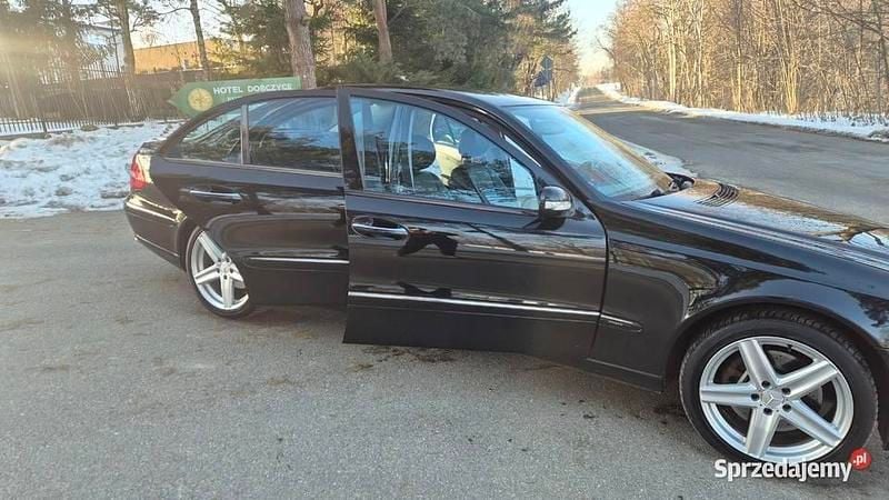 Używany Mercedes E350 2005 Czarny Sedan/Limuzyna