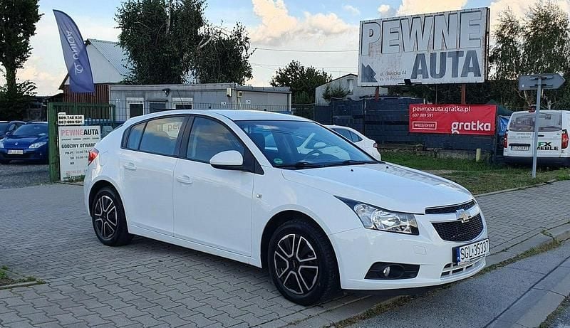 Biały Używany 2012 Chevrolet Cruze Hatchback | 22 800 zł (Uczciwa cena) - Obraz 1/4