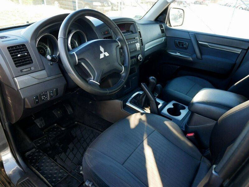 Używany Mitsubishi Pajero Select 200 KM (147 kW) 2012 Grafitowy SUV