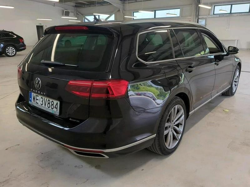 Używany VW Passat Elegance 200 KM (147 kW) 2021 Czarny (metalik) Kombi