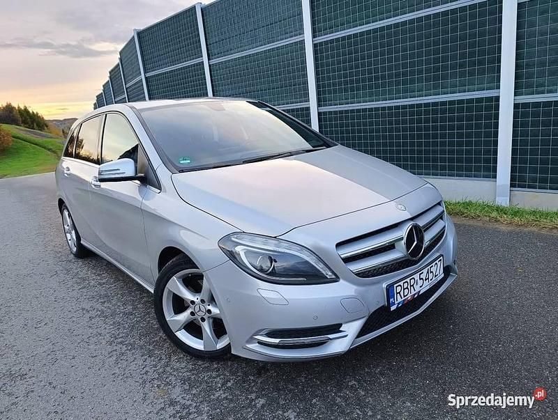 Srebrny Używany 2014 Mercedes A180 AMG Hatchback | 35 900 zł (Dobra cena) - Obraz 1/4
