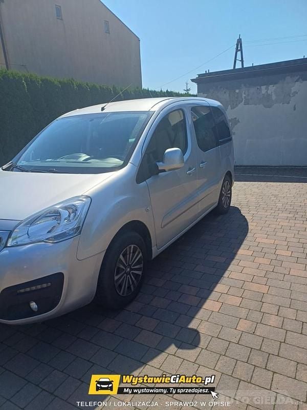 Srebrny metalik Używany 2017 Peugeot Partner Minivan | 28 750 zł (Dobra cena) - Obraz 1/4