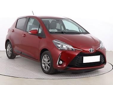Używany Toyota Yaris 112 KM (82 kW) 2017 Czerwony Hatchback