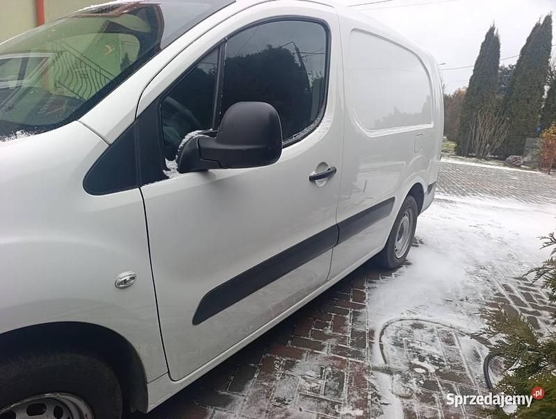 Biały Używany 2017 Citroën Berlingo Minivan | 14 500 zł (Super Cena) - Obraz 1/4