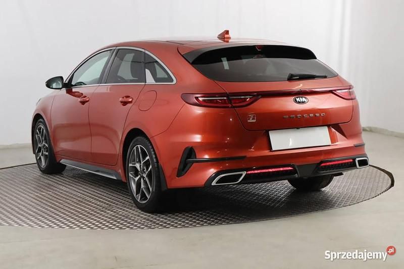 Używany Kia ProCeed 140 KM (102 kW) 2020 Pomarańczowy Kombi