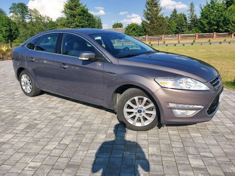Używany Ford Mondeo 140 KM (102 kW) 2012 Brązowobeżowy Sedan/Limuzyna