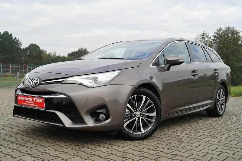 Brązowy (metalik) Używany 2017 Toyota Avensis Premium Sedan/Limuzyna | 57 900 zł (Dość drogi) - Obraz 1/4
