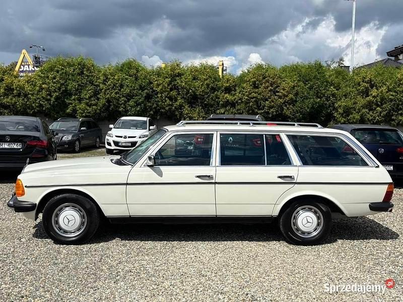 Beżowy Używany 1978 Mercedes 300 Kombi | 55 990 zł - Obraz 1/4