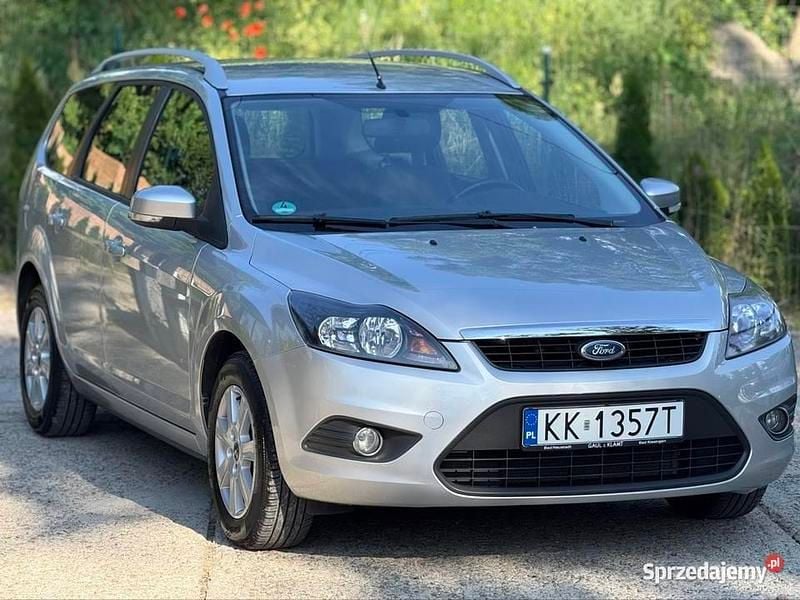 Srebrny Używany 2009 Ford Focus Sedan/Limuzyna | 10 900 zł (Uczciwa cena) - Obraz 1/4