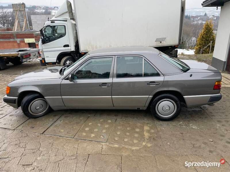 Używany 1990 Mercedes E250 | 26 900 zł - Obraz 1/4