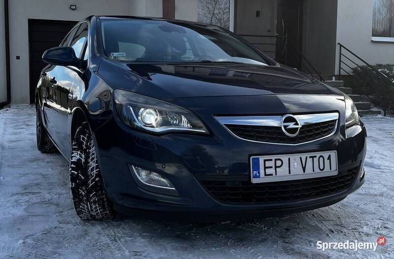 Granatowy Używany 2011 Opel Astra Hatchback | 25 400 zł (Uczciwa cena) - Obraz 1/4
