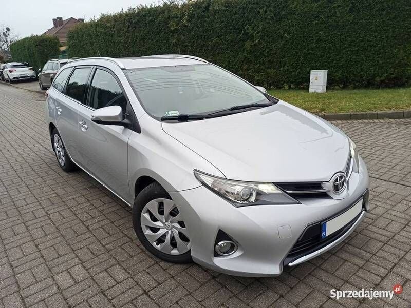 Srebrny Używany 2014 Toyota Auris Kombi | 24 900 zł (Uczciwa cena) - Obraz 1/4