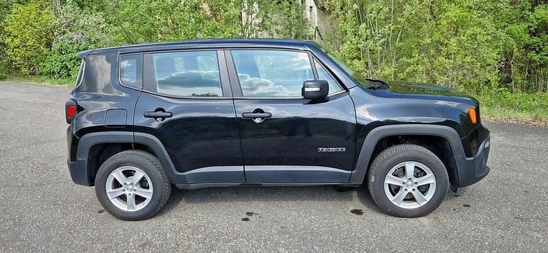 Używany Jeep Renegade Sport 120 KM (88 kW) 2017 Czarny SUV