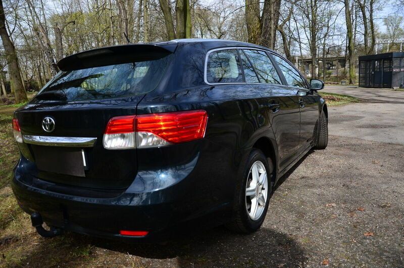 Inny kolor Używany 2011 Toyota Avensis Kombi | 31 900 zł (Dość drogi) - Obraz 1/4