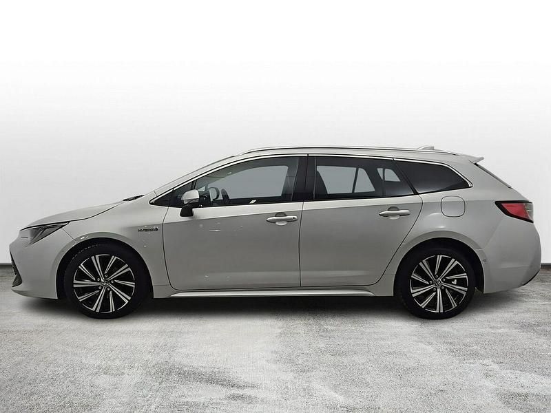 Używany Toyota Corolla Comfort 2021 Srebrny Kombi