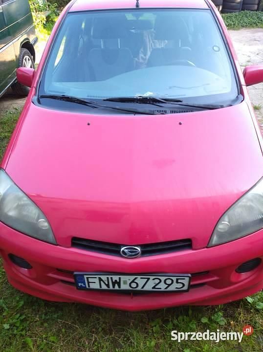 Używany Daihatsu YRV 2002 Czerwony Minivan