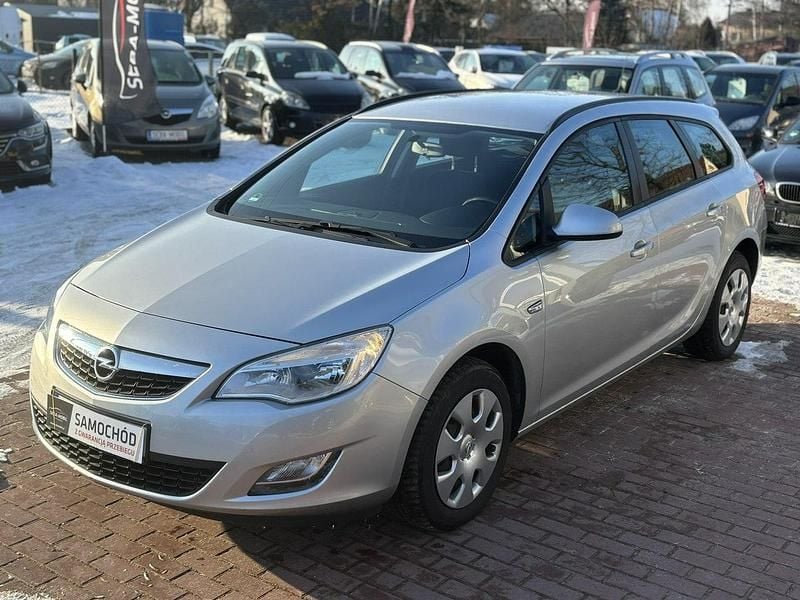 Używany Opel Astra 100 KM (73 kW) 2011 Srebrny Kombi